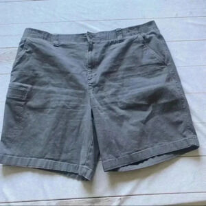 L.L. Bean men’s cargo Gray shorts Size 42W